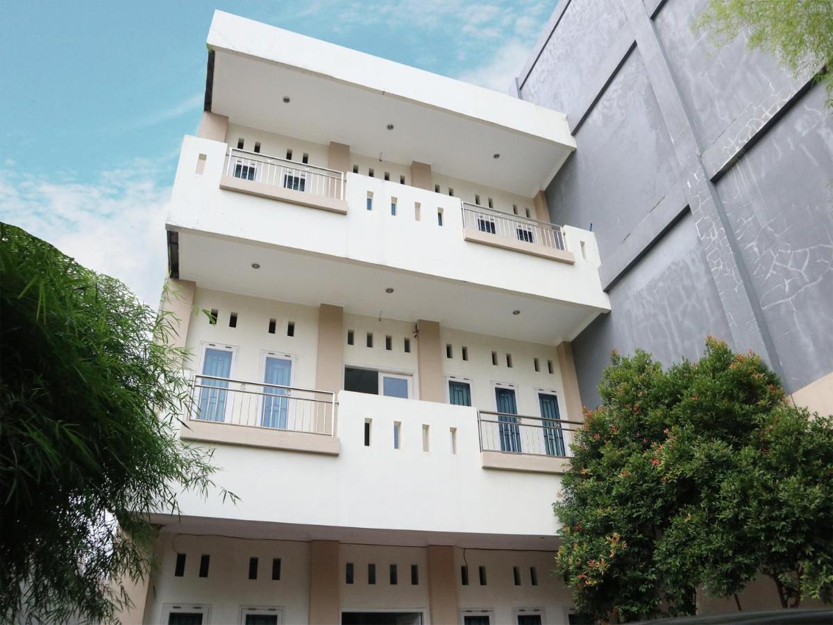 Oyo 1649 Grya Lavinsa Padang (Sumatra) Exterior foto